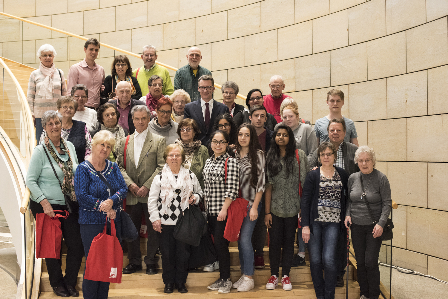 Mitwirkende der Benefizveranstaltung zu Gast im Landtag