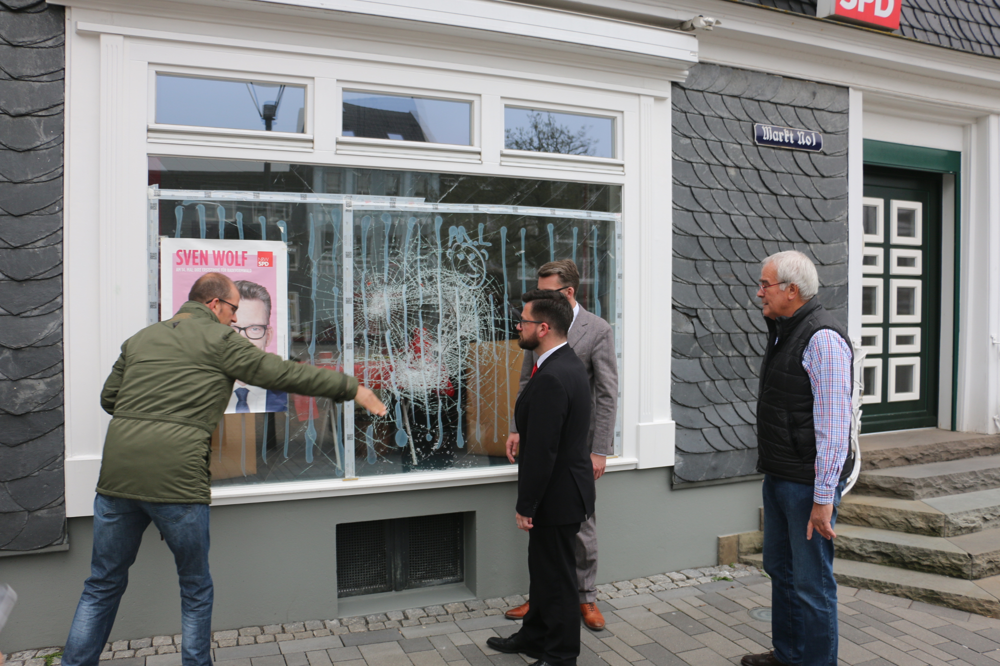 Thomas Kutschaty besucht Radevormwald: „Extremistischen Taten entschlossen entgegentreten.“