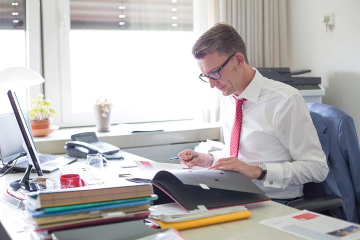 Sven Wolf im Abgeordnetenbüro in Düsseldorf