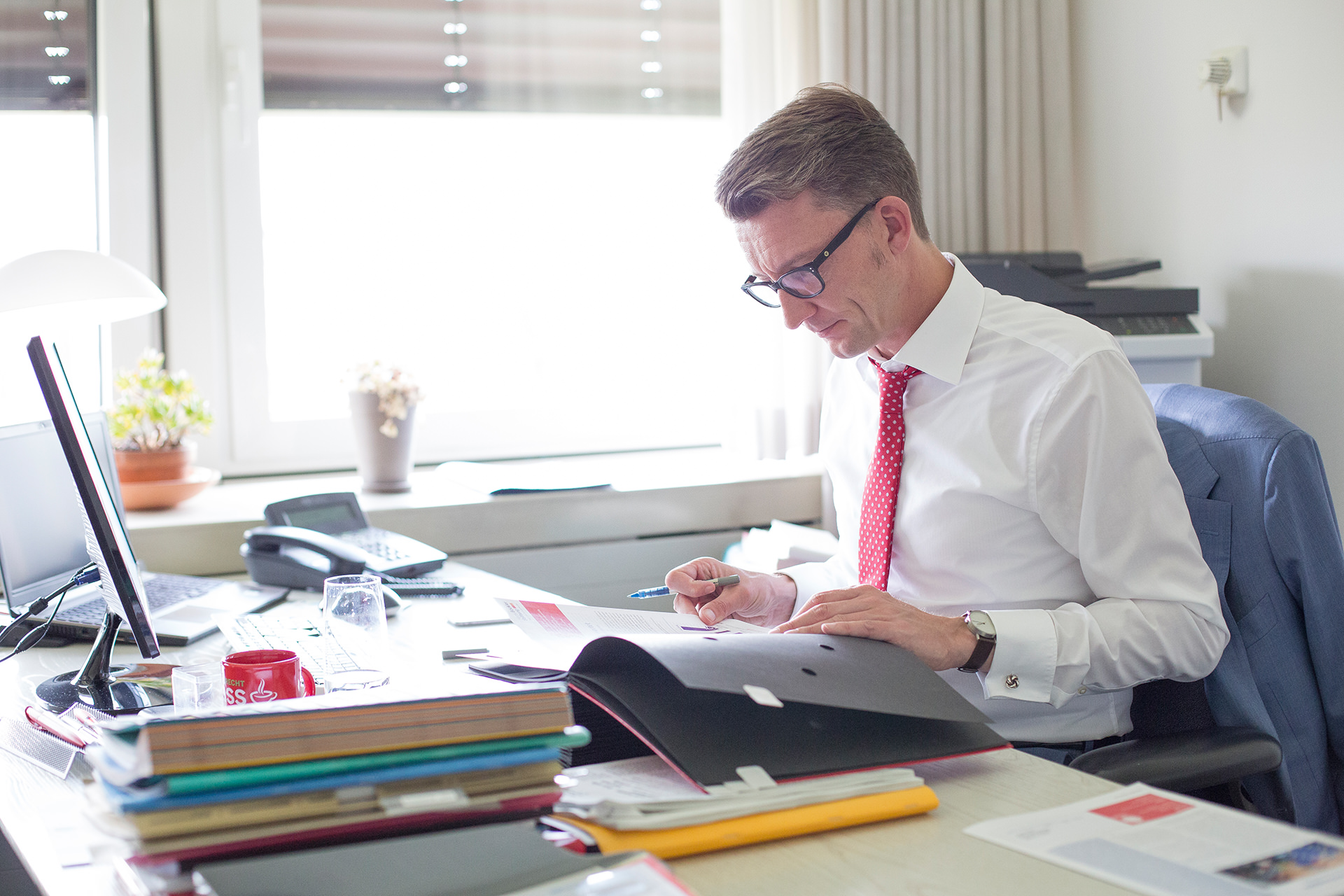 Sven Wolf im Abgeordnetenbüro in Düsseldorf